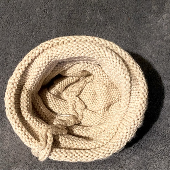 Crème Winter Beanie - Picture 3 of 3